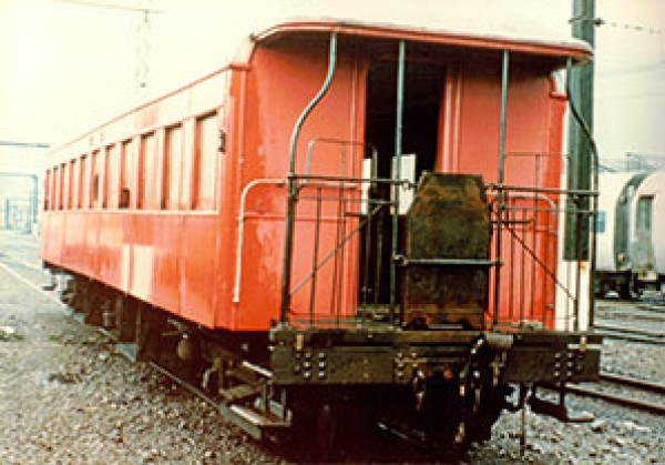 carriage AA1669 with metal panels