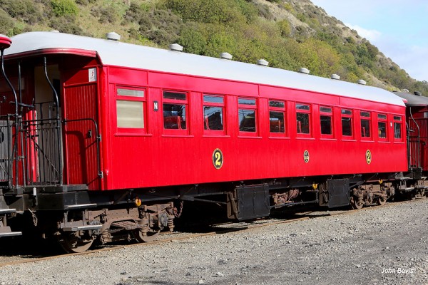 Carriage AA 1073 at Paekakariki