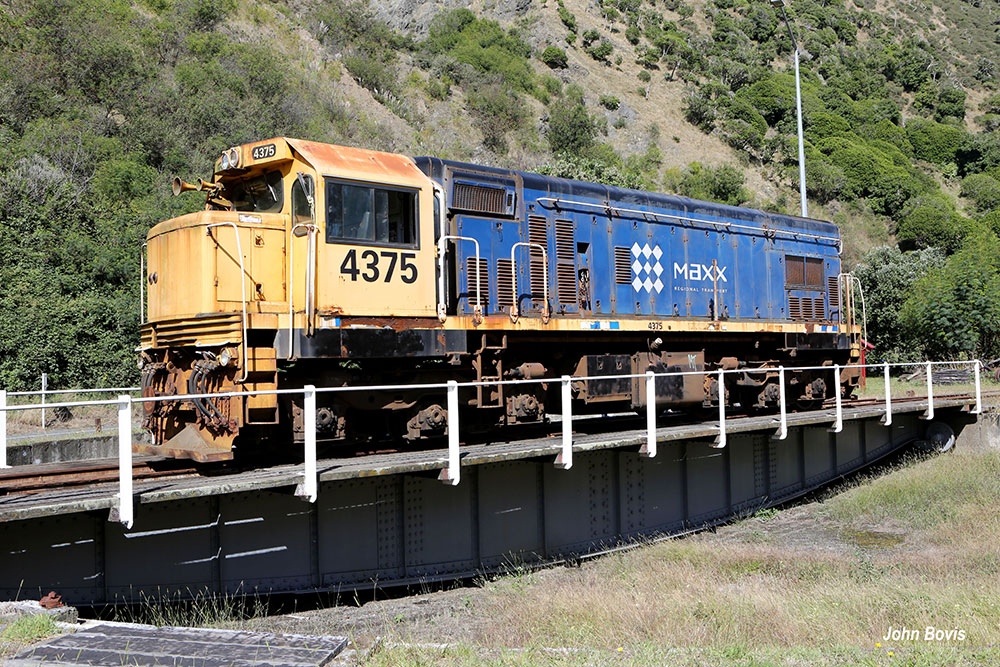 DC 4375 on Paekakariki turn table